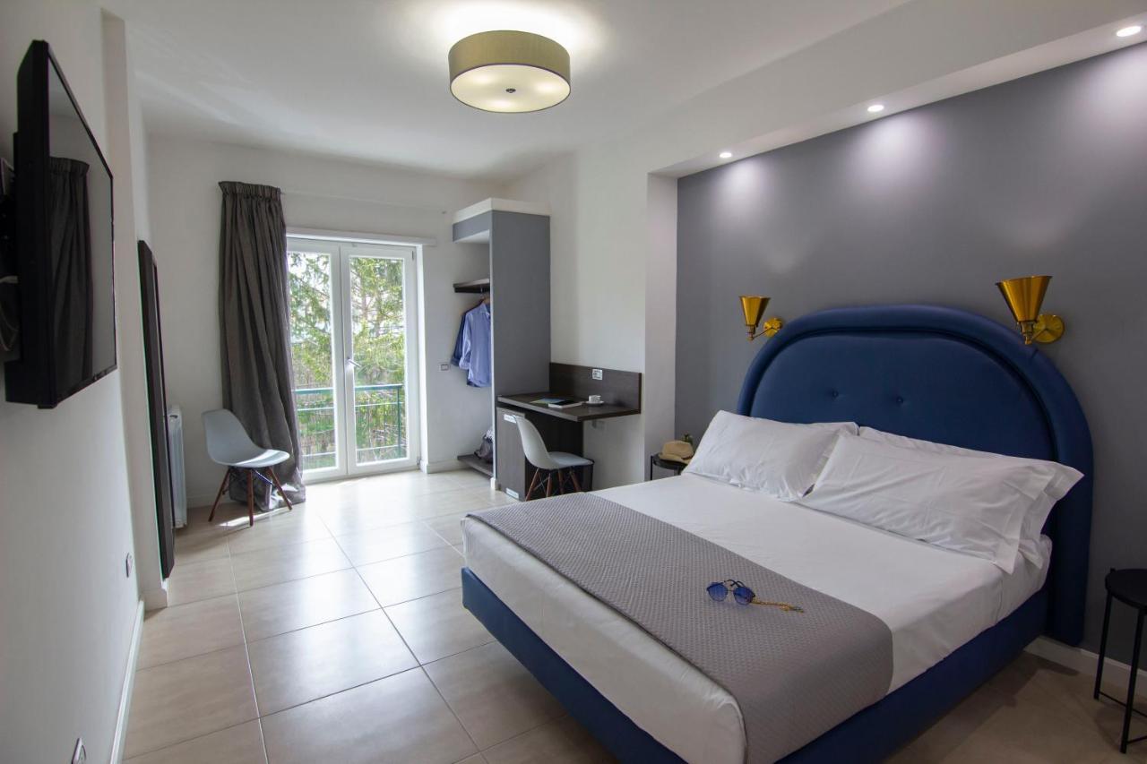 Mako Sorrento Suites Exteriör bild